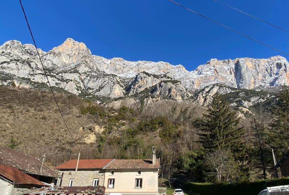 Entre La Montagne Et La Riviere Daire Sinsat Dış mekan fotoğraf